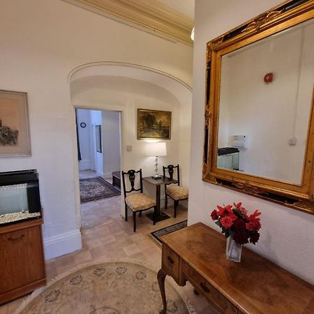 Large Flat Next To Port, Cliffs, Beach With Parking Dover Esterno foto