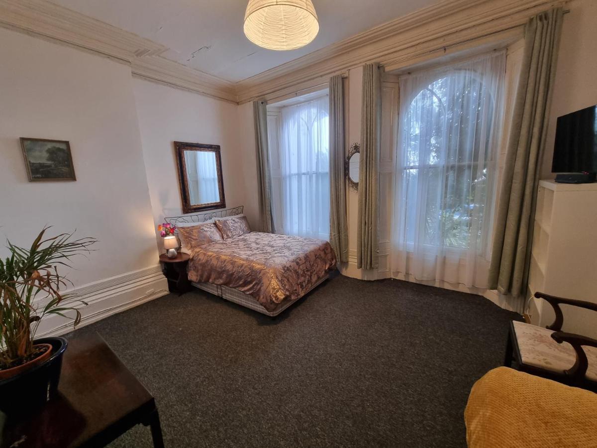 Large Flat Next To Port, Cliffs, Beach With Parking Dover Esterno foto